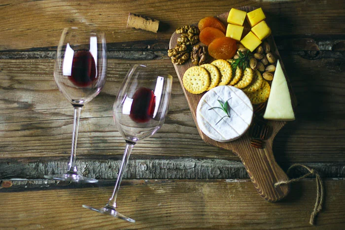 Box apéritive avec produits alsaciens et vins
